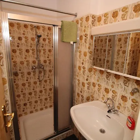 Huhnerstall By Interhome Daire *